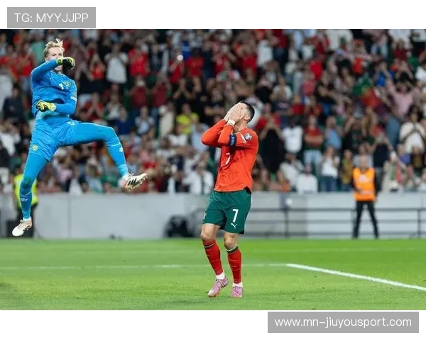 足坛悲喜夜！40岁C罗双响 绝杀 5大豪门集体飘红，c罗系列足球