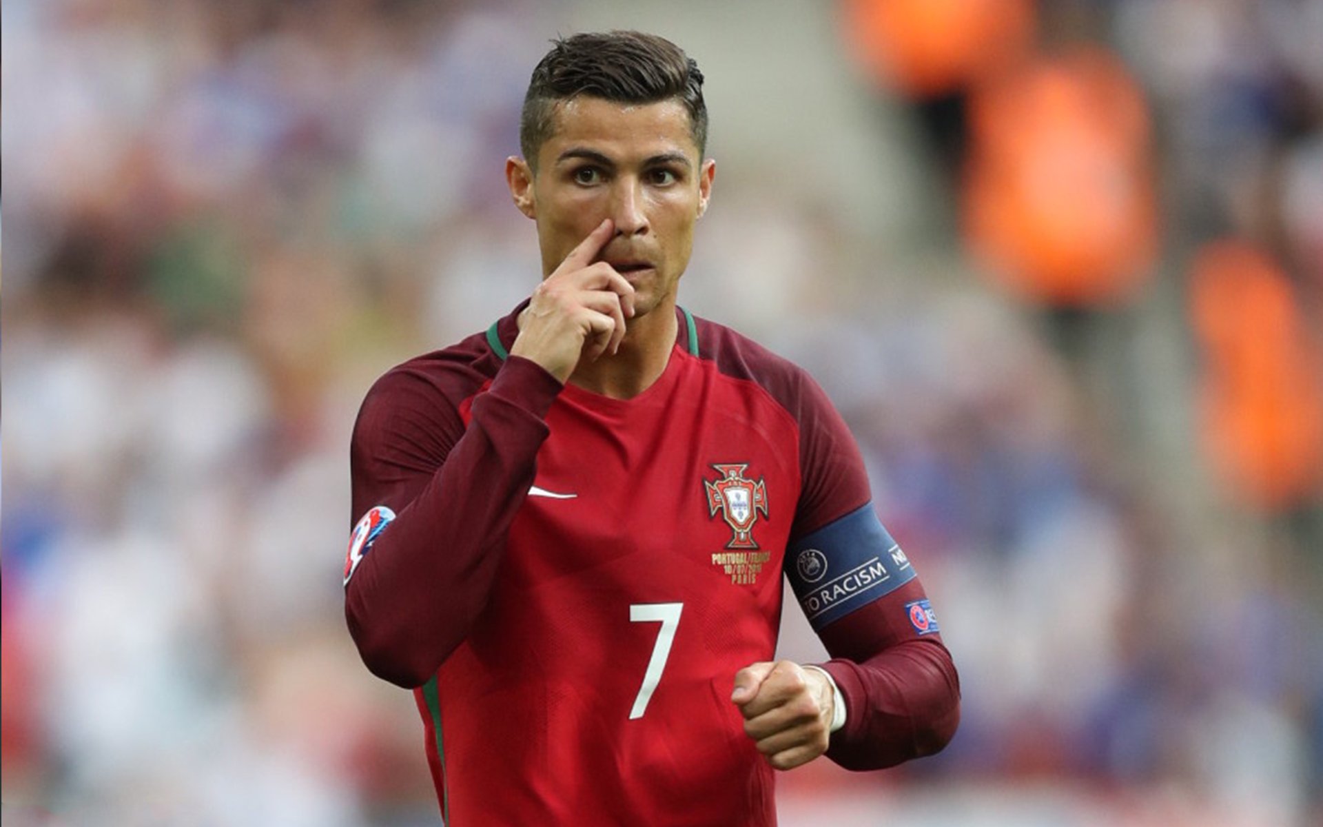 布莱顿中场层层推进撕裂密集防守,布莱顿主场球衣